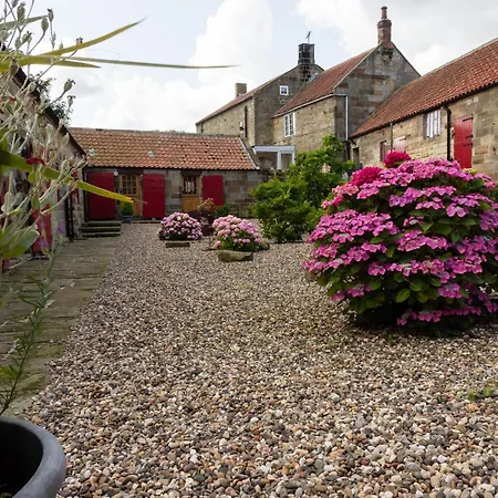 Holiday home Sebright Cottage, Borrowby Farm *