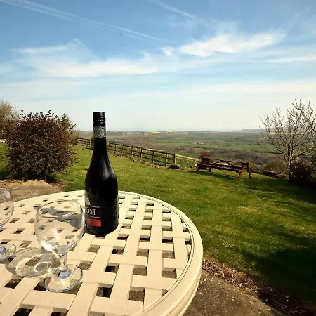 בית נופש Sebright Cottage, Borrowby Farm